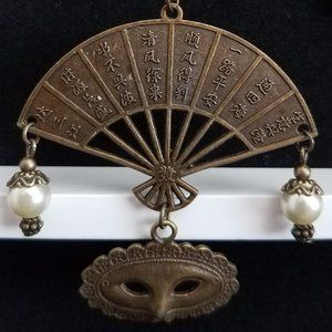 Women’s Bronze Chinese Fan Pearl Necklace.